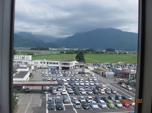 東４Ｆ小児科病棟からみた今日の八海山