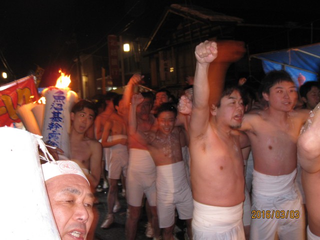 3月3日　日本三大奇祭　浦佐毘沙門堂裸押合大祭　28名が押し合いに参加