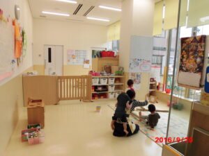 4月11日　女性医師就労支援　院内で夜間学童保育始める