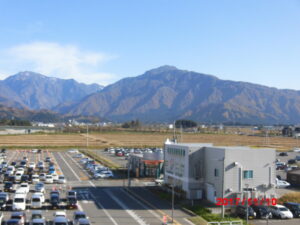 11月13日　病院から見える八海山　2回目の雪化粧