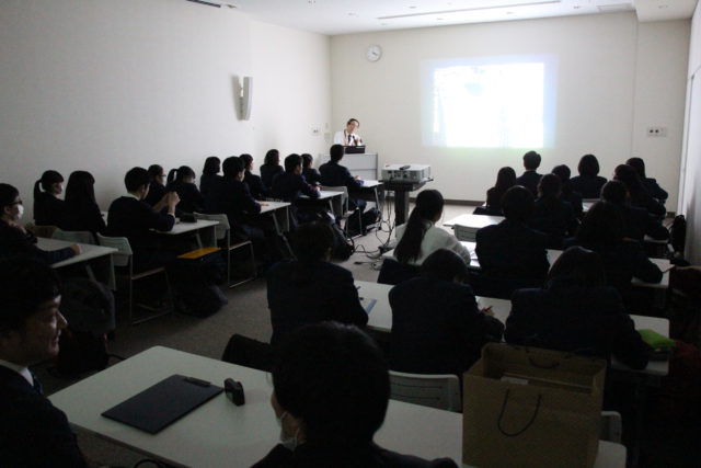 １月２９日　国際情報高校３６名病院見学　題名だけ難しい「医の倫理」についての講義も