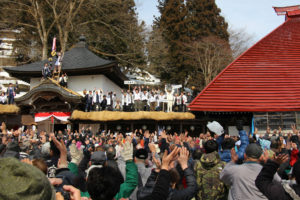 ３月３日　越後浦佐毘沙門堂裸押合大祭　魚沼基幹病院から３２名が押合いに参加　 サンヨー、サンヨ！